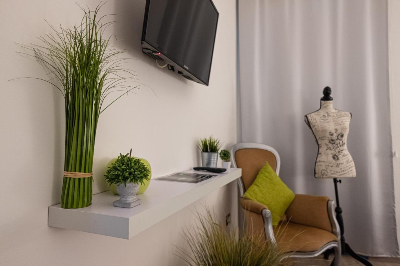 Il Giardino Di Sybar Apartment Lecce Luaran gambar